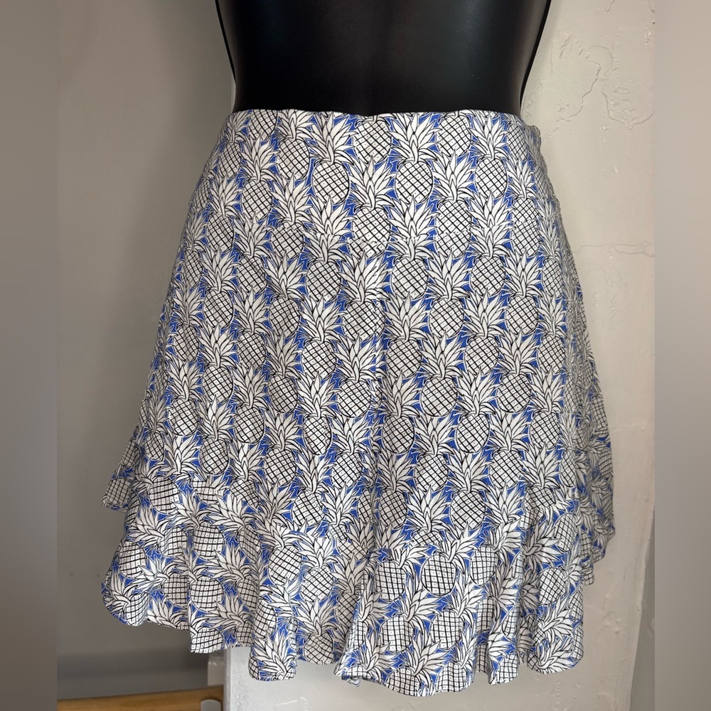 Maeve Blue and White pinapple print Ruffle-Hem Shorts sz 2 like new - Picture 7 of 11